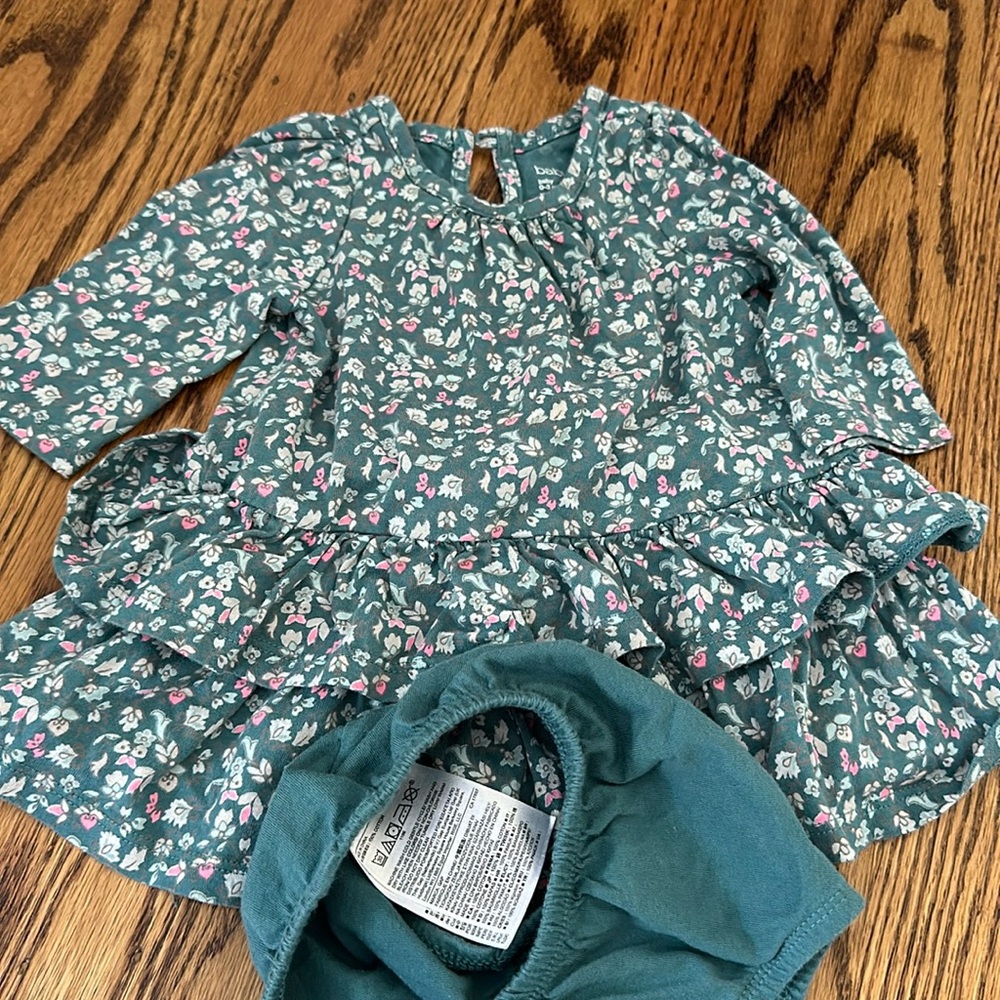 Baby gap 0-3 flower dress with bloomer